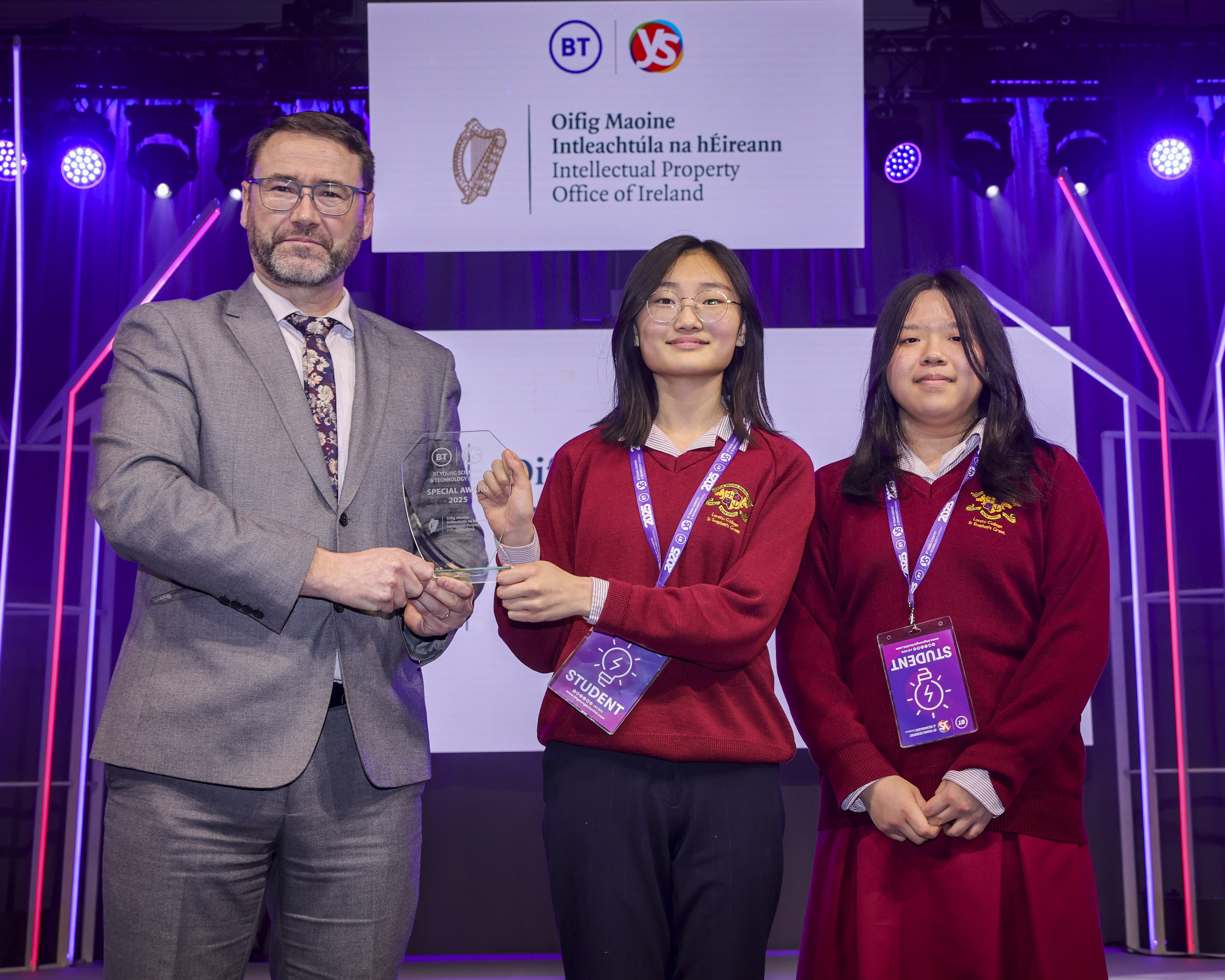 James-presenting-award-at-btyste